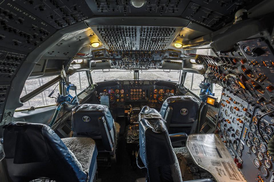 空軍一號穿久了的樣子，歲月留下的痕跡與獨特韻味，空軍一號經典歲月的痕跡與獨特韻味展現(xiàn)
