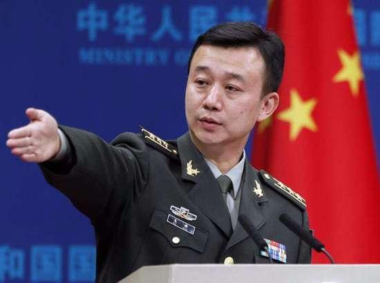 楊宇軍大校，國防部的杰出代表與國家的堅(jiān)強(qiáng)后盾，國防部的杰出代表?xiàng)钣钴姶笮＃瑖业膱?jiān)強(qiáng)后盾與引領(lǐng)者