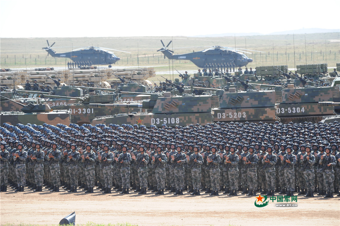 沙場閱兵高清圖片素材，展現(xiàn)軍威與榮耀的瞬間，沙場閱兵精彩瞬間，高清圖片素材展現(xiàn)軍威與榮耀