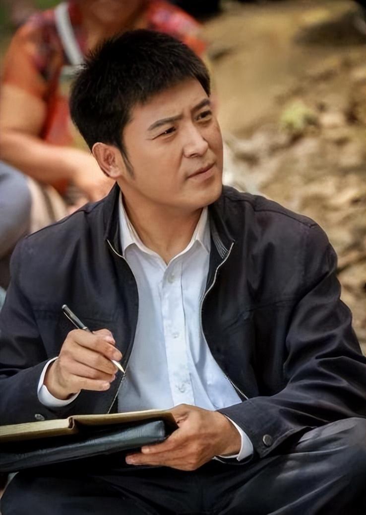 軍事評(píng)論員李莉近期為什么沒有出鏡，深度探究其背后原因，軍事評(píng)論員李莉缺席鏡頭背后的原因探究