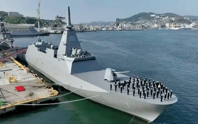 中國新軍艦下水，海軍力量再添新篇章，中國新軍艦下水，海軍力量邁入新紀(jì)元