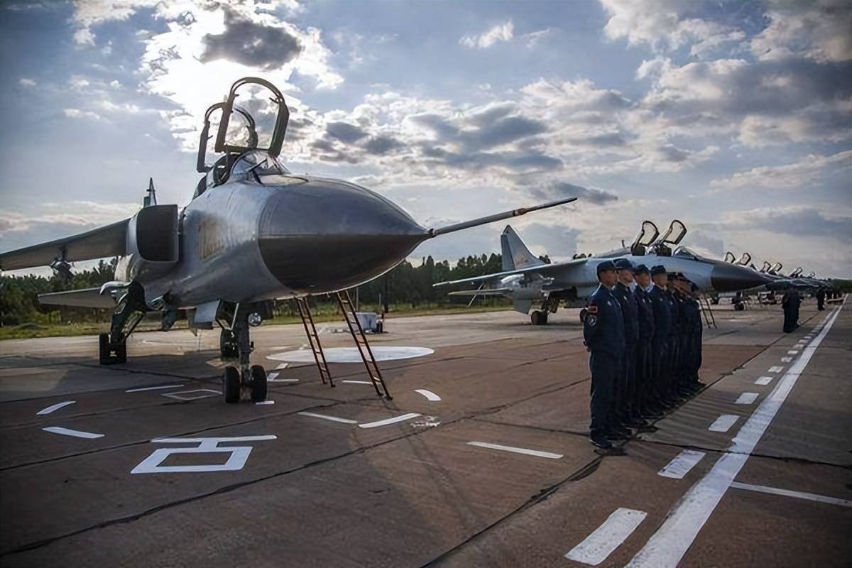 一個(gè)空軍師有多少架飛機(jī)？深度解析空軍師飛機(jī)數(shù)量及其意義，深度解析，空軍師飛機(jī)數(shù)量及其意義與戰(zhàn)斗力關(guān)聯(lián)探究