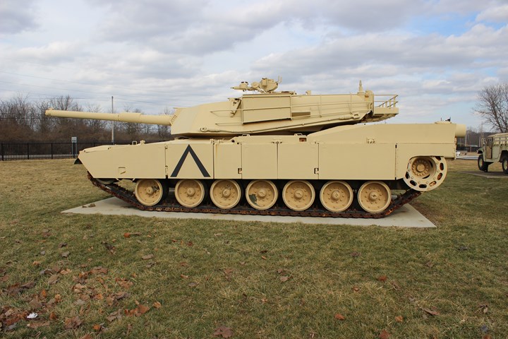 M1A2艾布拉姆斯坦克的造價深度解析，M1A2艾布拉姆斯坦克造價深度剖析