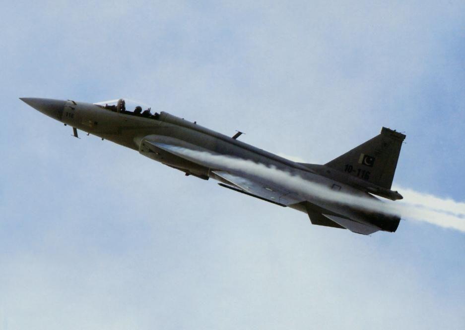 殲八與飛豹，中國(guó)空軍力量的雙翼，殲八與飛豹，中國(guó)空軍力量的雙翼傳奇