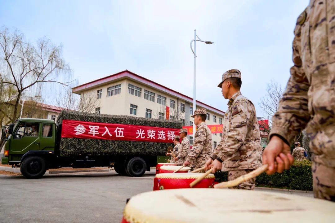 解析2023大專生當(dāng)兵新政策，機(jī)遇與挑戰(zhàn)并存，解析2023大專生當(dāng)兵新政策，機(jī)遇與挑戰(zhàn)并存的時(shí)代