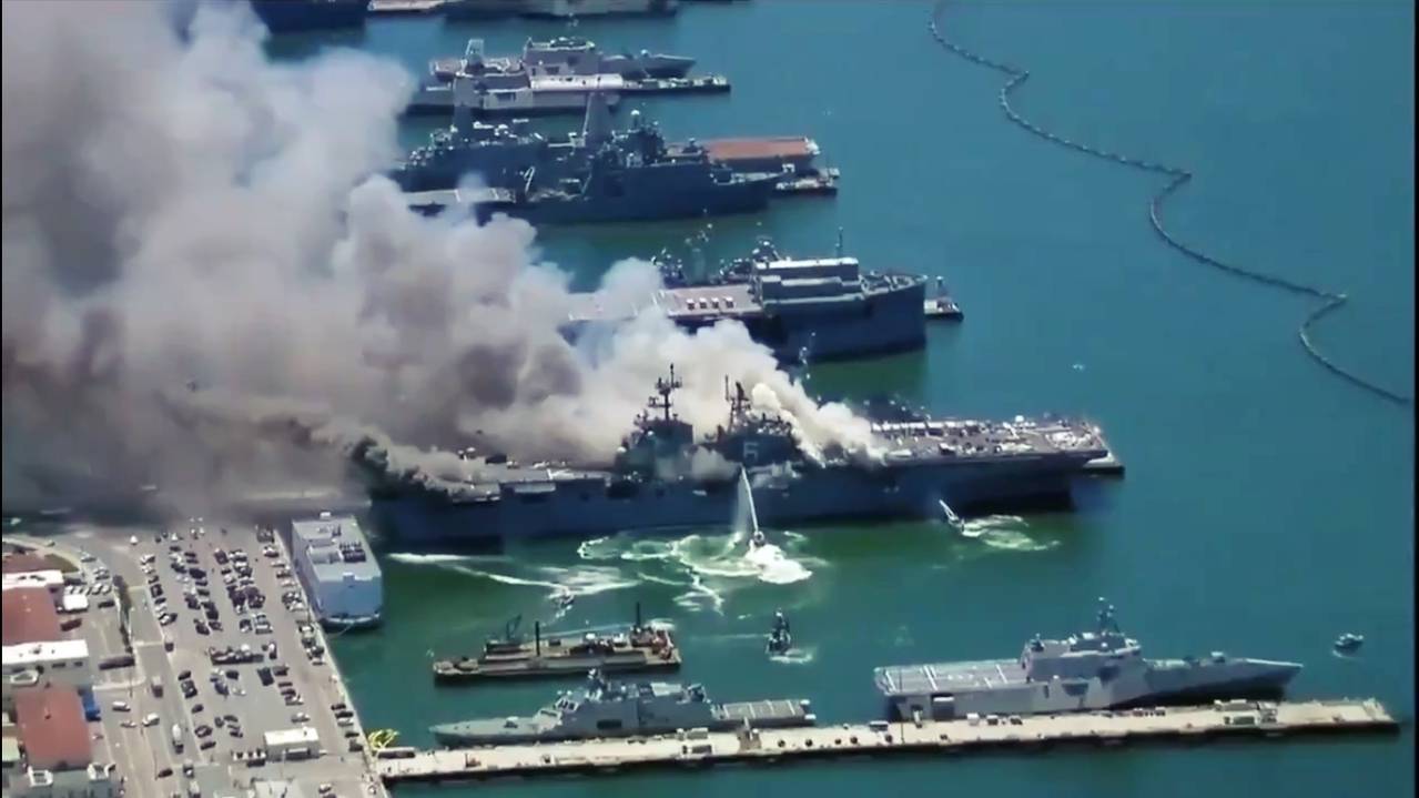 美軍艦爆炸最新消息，事故原因分析及后續(xù)影響展望，美軍艦爆炸最新動態(tài)，事故原因深度分析及其后續(xù)影響展望