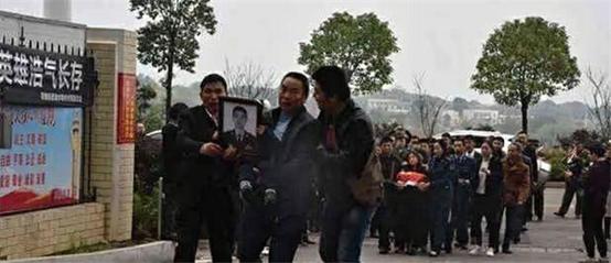 飛行員廖勇，藍(lán)天之上的英勇戰(zhàn)士，飛行員廖勇，藍(lán)天之上的英勇戰(zhàn)士傳奇
