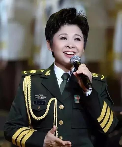今天是董文華的生日——?dú)q月如歌，情感如詩，董文華的生日，歲月如歌，情感如詩的美好時光