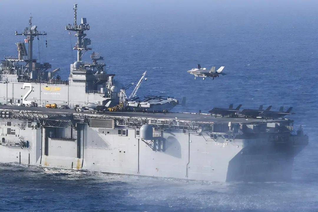 黃蜂級(jí)兩棲攻擊艦編隊(duì)，現(xiàn)代海戰(zhàn)的先鋒力量，黃蜂級(jí)兩棲攻擊艦編隊(duì)，現(xiàn)代海戰(zhàn)先鋒力量