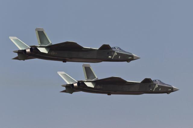 殲20與F-22游戲版對比，究竟誰更勝一籌？，殲20與F-22游戲版對決，誰居上風？