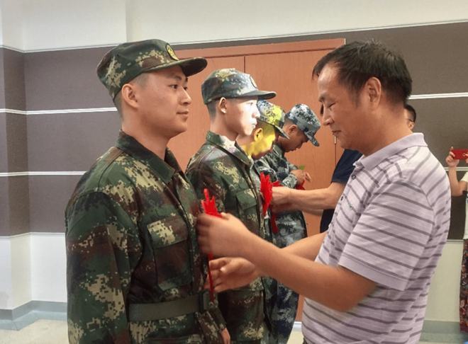 近視眼能否去當(dāng)兵？解析視力問題對軍事生涯的影響，近視眼對軍事生涯的影響，解析視力問題能否影響當(dāng)兵資格？