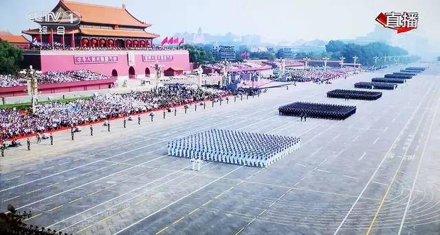 閱兵盛典啟幕，首個(gè)方陣展現(xiàn)風(fēng)采——紀(jì)念閱兵中的歷史性時(shí)刻，閱兵盛典啟幕，首個(gè)方陣展現(xiàn)風(fēng)采——紀(jì)念閱兵中的輝煌瞬間