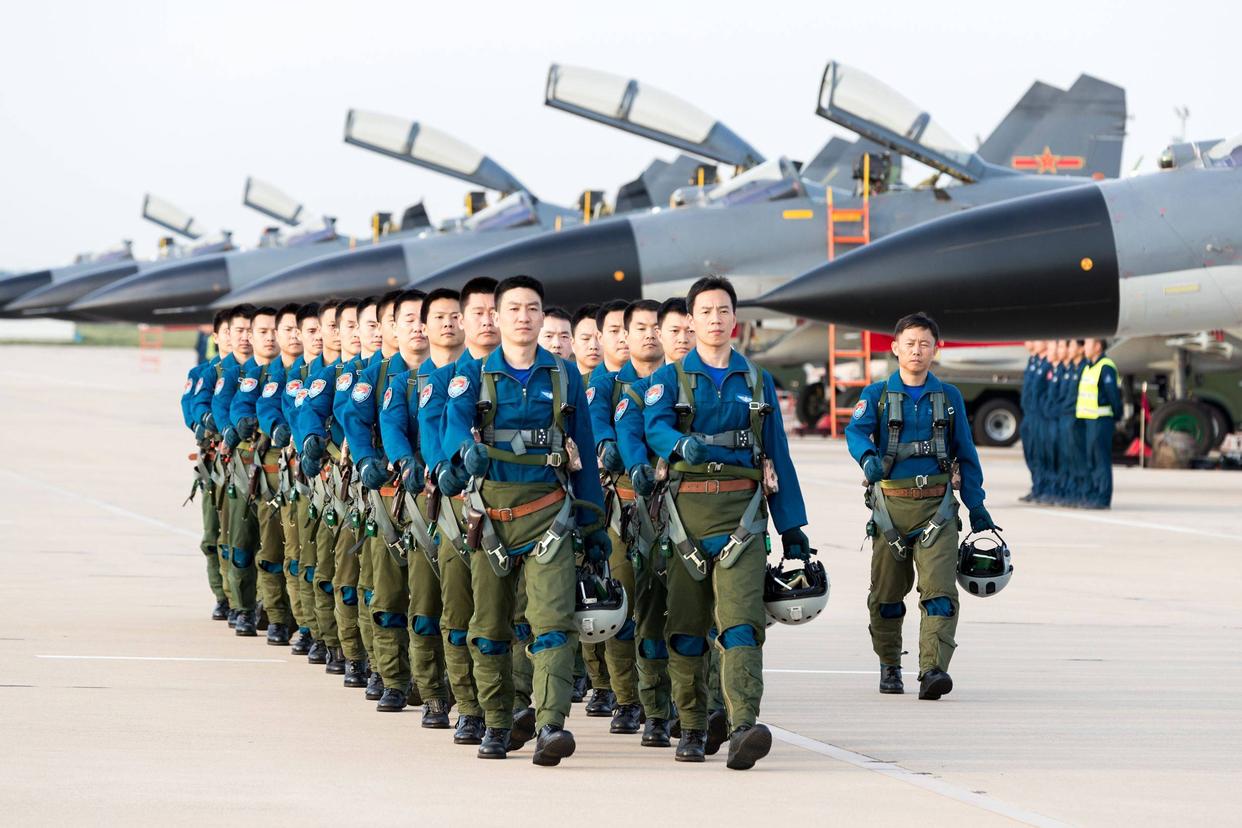 空軍圖片大全——領(lǐng)略空中力量的風(fēng)采與榮耀，空軍風(fēng)采與榮耀，空中力量圖片大全