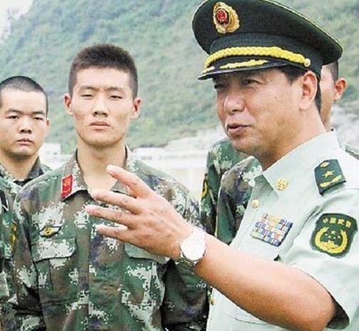 丁曉兵，榮耀的軍銜與不凡的軍魂，丁曉兵，榮耀軍銜背后的軍魂傳奇