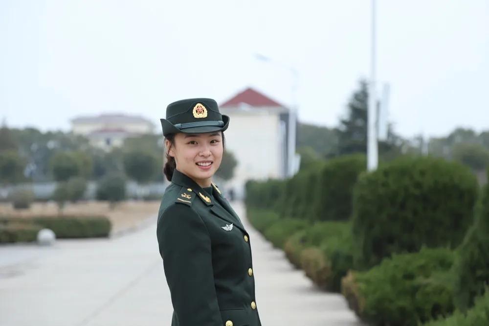 中國(guó)女兵，單人的力量與堅(jiān)韌之美，中國(guó)女兵，單人力量的堅(jiān)韌與美麗