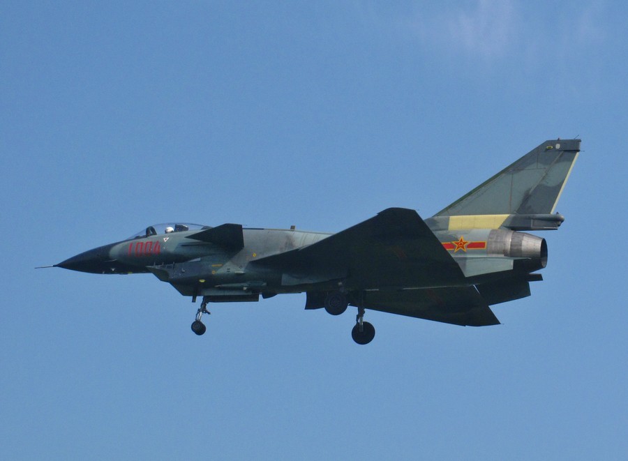 殲-10戰(zhàn)斗機(jī)裝備深度解析，殲-10戰(zhàn)斗機(jī)深度裝備解析