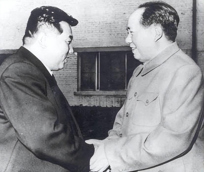 中國人民志愿軍，在偉大領(lǐng)袖的指引下閃耀輝煌，中國人民志愿軍，光輝旗幟下的輝煌閃耀