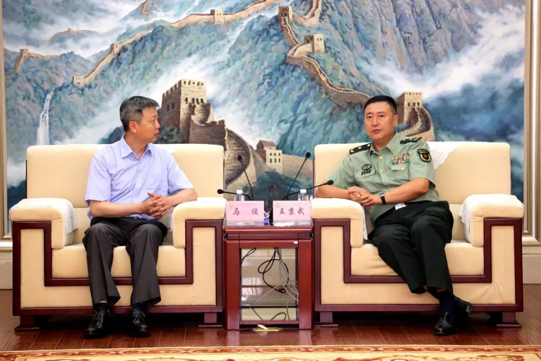 國防大學校長與書記的職權(quán)比較，誰更大？，國防大學校長與書記職權(quán)對比，誰掌更大權(quán)力？