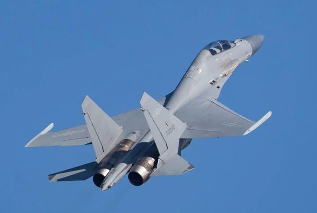 殲-16戰(zhàn)機(jī)性能特點(diǎn)深度解析，殲-16戰(zhàn)機(jī)性能特點(diǎn)深度剖析