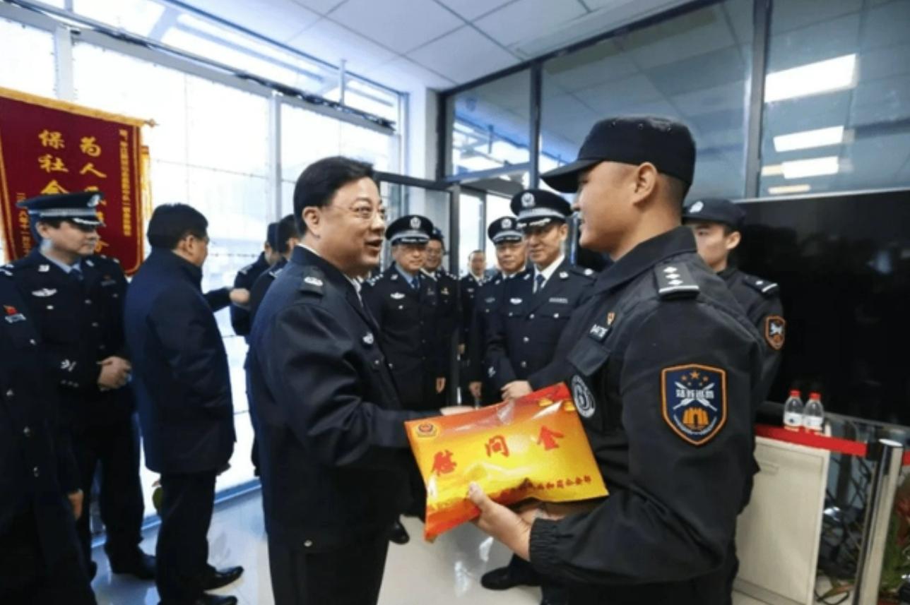 中國一號巨虎，一位傳奇人物的身份與影響，中國傳奇人物一號巨虎的身份與影響力揭秘