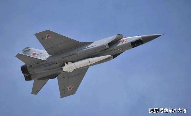 殲-16重型戰(zhàn)斗機大小及其在現(xiàn)代戰(zhàn)爭中的作用，殲-16重型戰(zhàn)斗機的大小與現(xiàn)代戰(zhàn)爭中的關(guān)鍵作用解析
