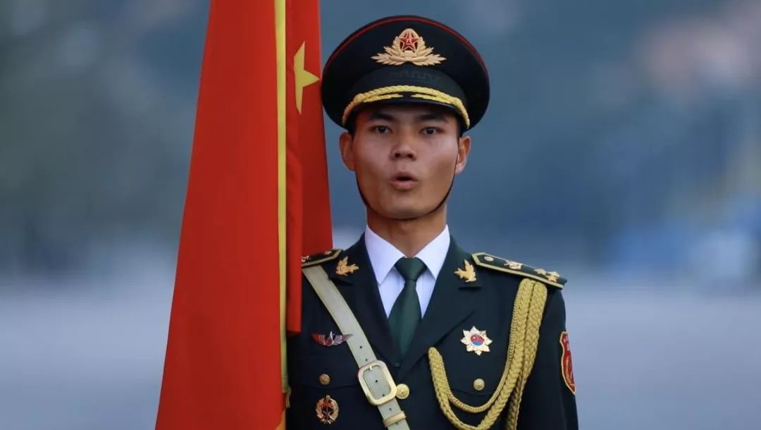歷年閱兵軍旗手，榮耀與擔(dān)當(dāng)?shù)南笳?，歷年閱兵軍旗手，榮耀與擔(dān)當(dāng)?shù)臉?biāo)志性人物
