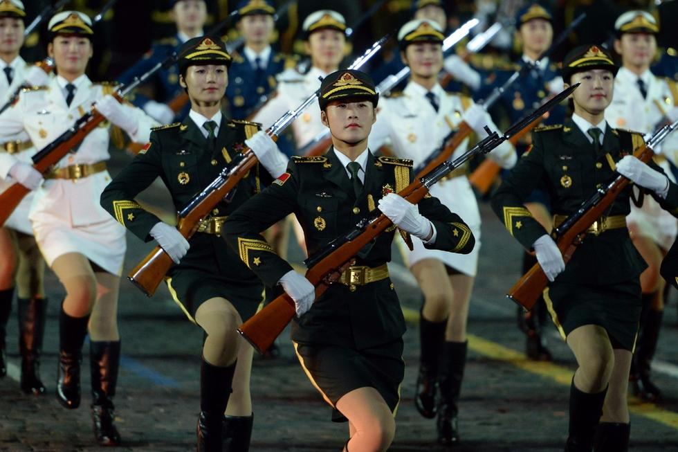 人民解放軍儀仗隊女兵正面照，榮耀與力量的象征，人民解放軍儀仗隊女兵，榮耀與力量的正面展現(xiàn)