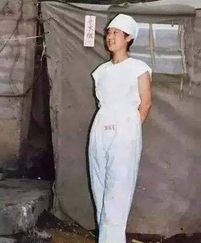 老山最美女兵圖片，英勇與柔美的完美結(jié)合，老山最美女兵圖片，英勇與柔美完美交融的戰(zhàn)地風(fēng)采