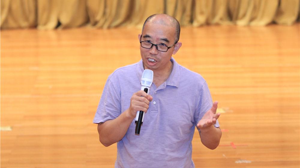 International Observers: A Window to Global Understanding，International Observers: 全球理解的窗口