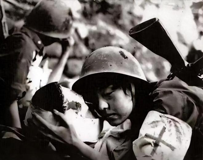 越戰(zhàn)中的中國女兵護士，老照片背后的故事，越戰(zhàn)中的中國女兵護士，老照片背后的英勇故事