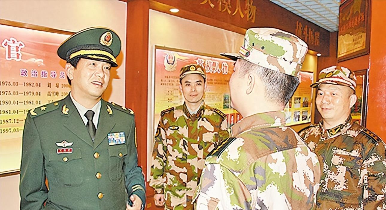 丁曉兵的入黨和軍銜之路，忠誠(chéng)與榮耀的象征，丁曉兵，忠誠(chéng)與榮耀的入黨與軍銜之路