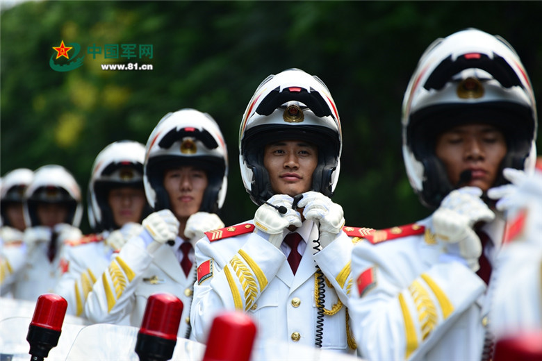 國家護(hù)衛(wèi)隊(duì)，守護(hù)和平的堅(jiān)實(shí)力量，國家護(hù)衛(wèi)隊(duì)，守護(hù)和平的堅(jiān)強(qiáng)衛(wèi)士