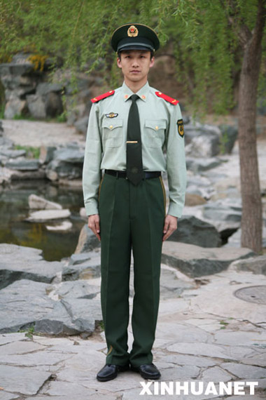 武警常服，展現(xiàn)軍威與威嚴(yán)的制服風(fēng)采，武警常服，展現(xiàn)軍威與威嚴(yán)的制服風(fēng)采展示制服的威嚴(yán)與風(fēng)采