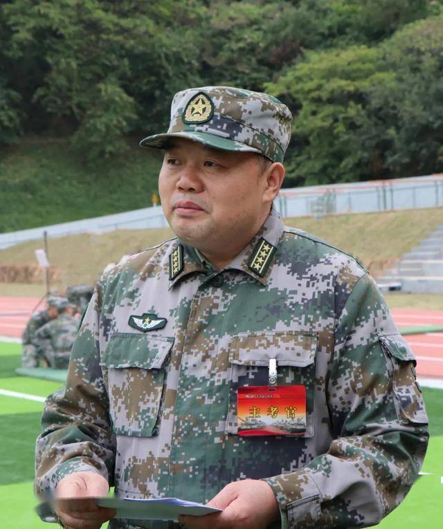 集團(tuán)軍最高長(zhǎng)官，職責(zé)、角色與領(lǐng)導(dǎo)力，集團(tuán)軍最高長(zhǎng)官，職責(zé)、角色與領(lǐng)導(dǎo)力的核心體現(xiàn)