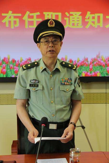集團軍軍長與軍長的區(qū)別，集團軍軍長與軍長的差異概述