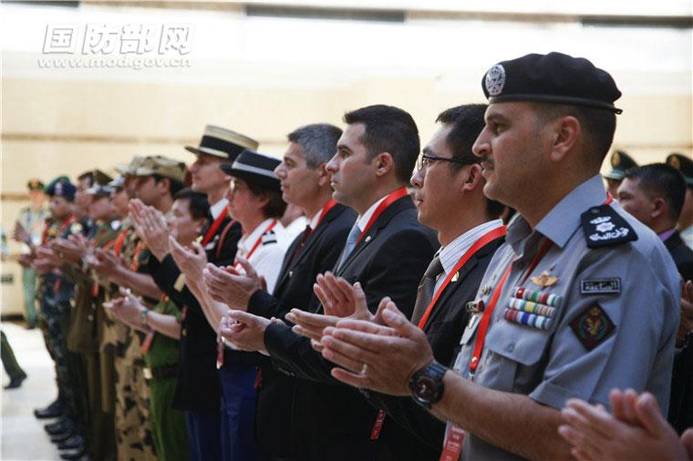 武警反恐突擊車，現(xiàn)代反恐戰(zhàn)爭的重要利器，武警反恐突擊車，現(xiàn)代反恐戰(zhàn)爭的關(guān)鍵利器