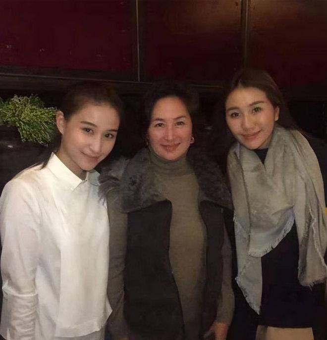 許婉與袁圣晰，一段微妙而深刻的關(guān)系，許婉與袁圣晰，微妙深刻的情感糾葛