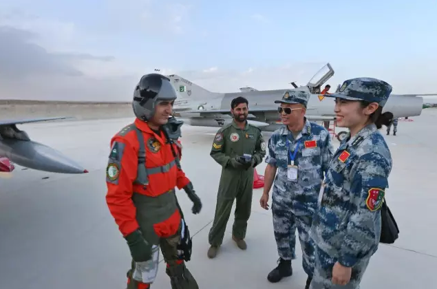 中巴空軍聯(lián)合訓(xùn)練，深化合作，共筑空中長城，中巴空軍聯(lián)合訓(xùn)練，深化合作，共筑空中長城防線