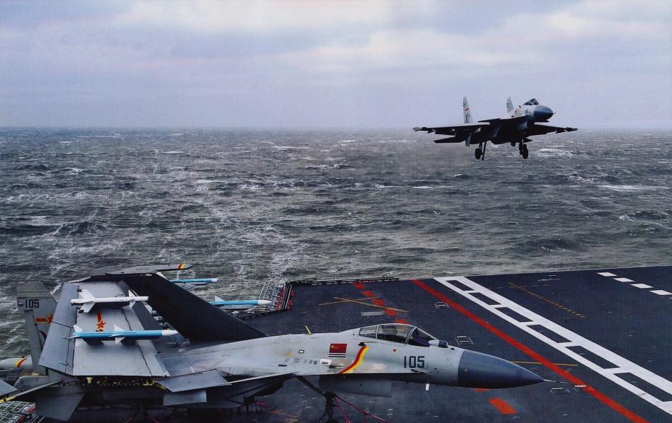 航母艦載機(jī)殲-15，中國(guó)海軍航空力量的璀璨明珠，中國(guó)海軍航空力量之驕傲，殲-15艦載機(jī)閃耀航母甲板