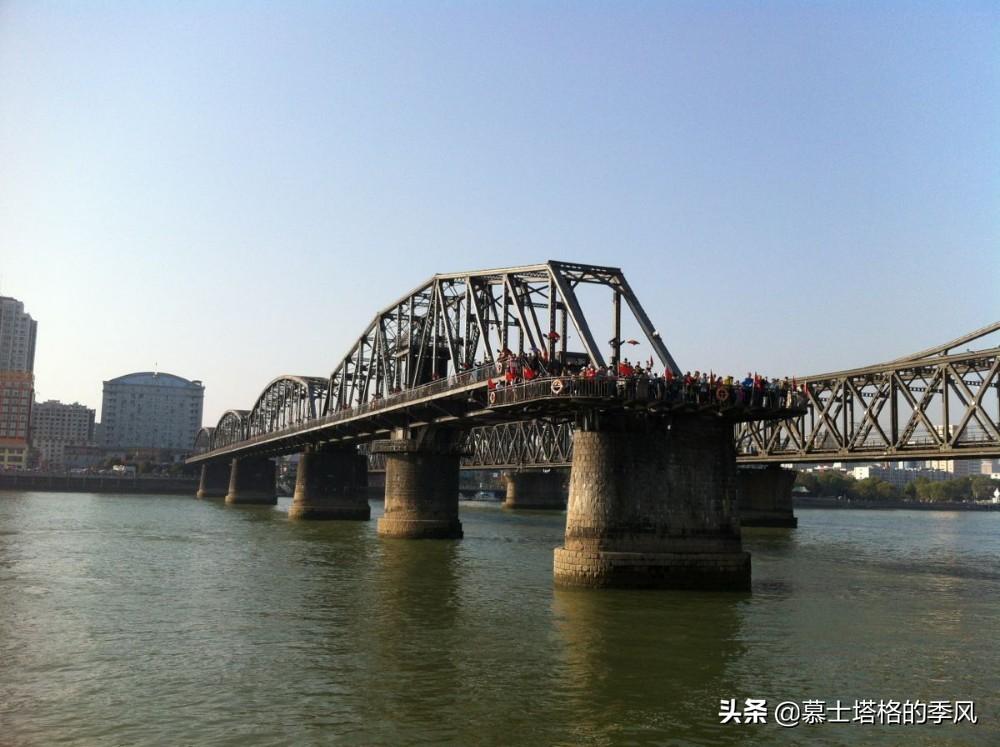 志愿軍歌曲跨過鴨綠江歌詞，時(shí)代的旋律與民族的驕傲，志愿軍歌曲跨過鴨綠江: 時(shí)代旋律與民族驕傲