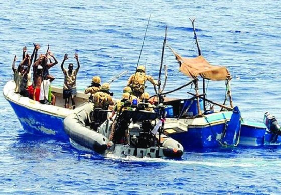 中國海軍的英勇行動，抓住海盜，維護(hù)海上安全，中國海軍英勇捉海盜，捍衛(wèi)海上安全