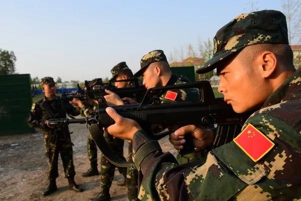 集團(tuán)軍、特種兵與機(jī)械化部隊(duì)，現(xiàn)代戰(zhàn)爭(zhēng)的協(xié)同力量，現(xiàn)代戰(zhàn)爭(zhēng)協(xié)同力量，集團(tuán)軍、特種兵與機(jī)械化部隊(duì)的聯(lián)合戰(zhàn)斗