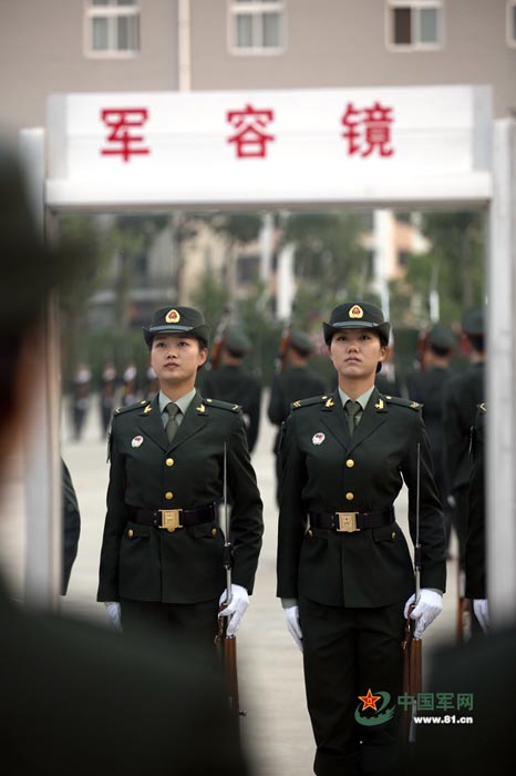 中國人民解放軍女兵，展現(xiàn)力量與榮耀的圖片，中國人民解放軍女兵，力量與榮耀的輝煌瞬間