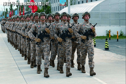 星空迷彩服全軍換裝了嗎？——中國軍隊服飾變革的探討，中國軍隊服飾變革，星空迷彩服是否已全軍換裝？