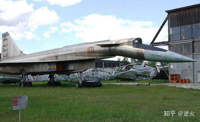 圖22M逆火轟炸機視頻，揭示冷戰(zhàn)時代的空中霸主風(fēng)采，冷戰(zhàn)時代的空中霸主風(fēng)采揭秘，圖22M逆火轟炸機視頻展現(xiàn)其風(fēng)采