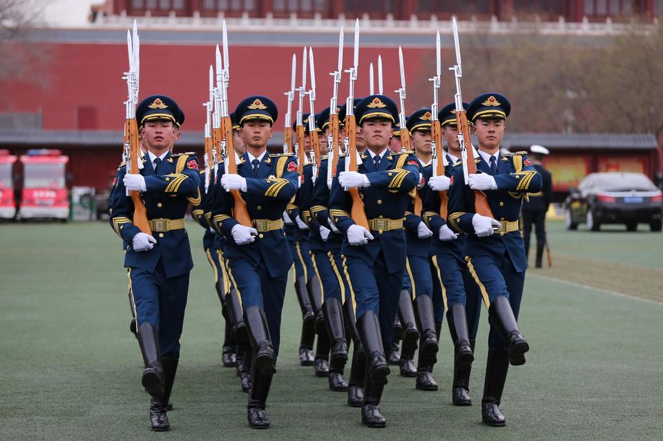 三軍儀仗隊升國旗，榮耀與莊嚴的儀式，三軍儀仗隊升國旗，榮耀與莊嚴的儀式展現(xiàn)國家力量
