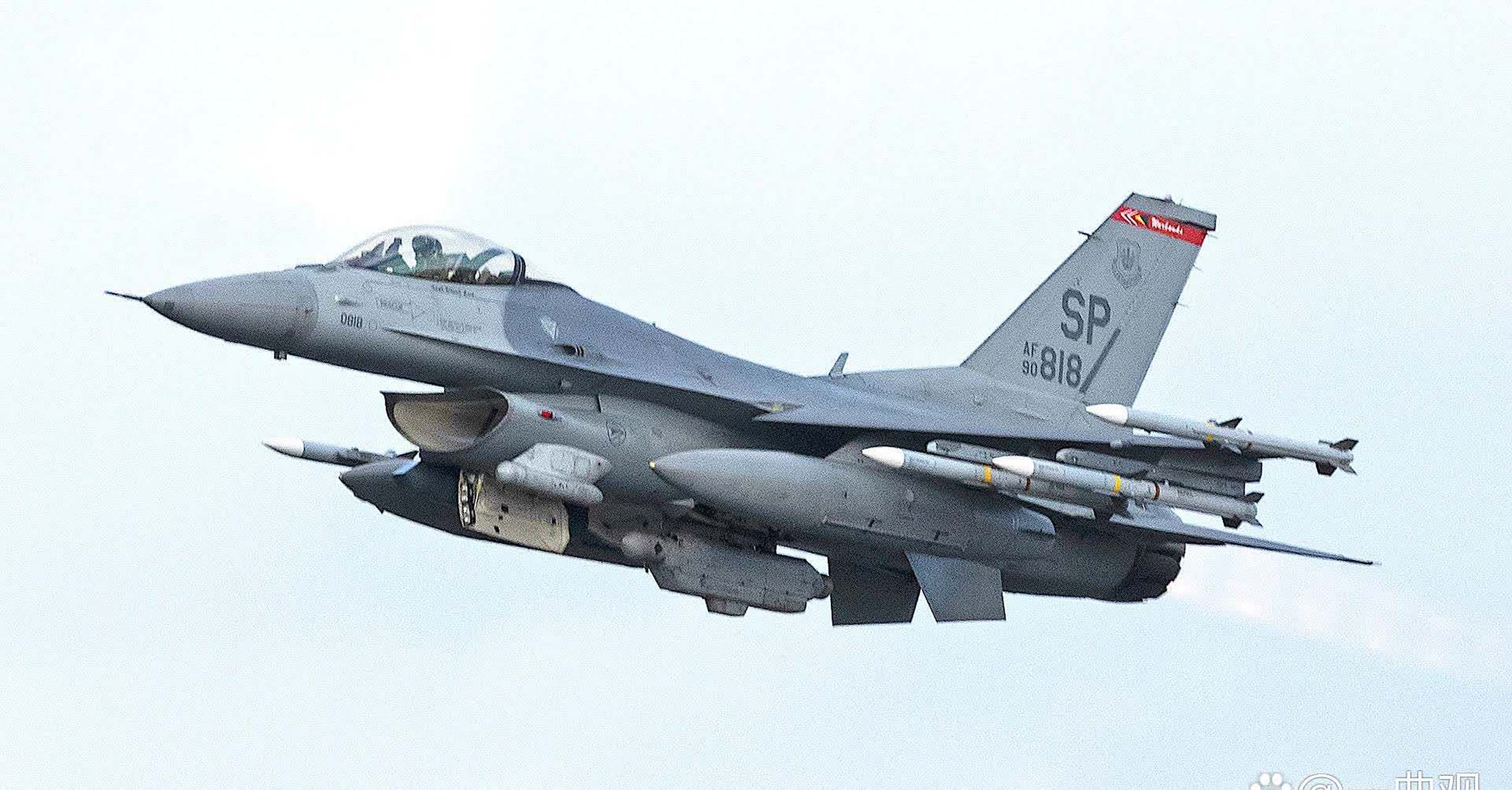 美國將為烏克蘭F-16戰(zhàn)機(jī)配備先進(jìn)武器，深化軍援與戰(zhàn)略考量，美國深化軍援，為烏克蘭F-16戰(zhàn)機(jī)配備先進(jìn)武器，戰(zhàn)略考量背后顯露出更多意圖